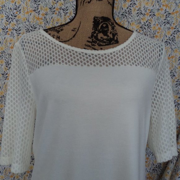 Elegant T-Shirt Style Top - Picture 4 of 7